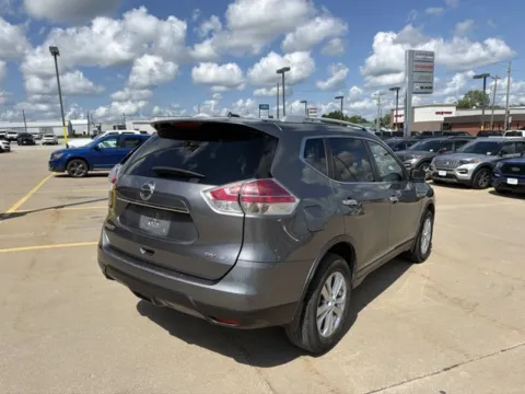 More photos of 2016 Nissan Rogue SV at MAG CDJR, MO