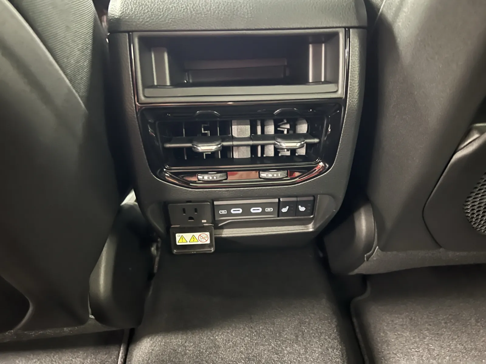 Jeep Grand Cherokee photo 32