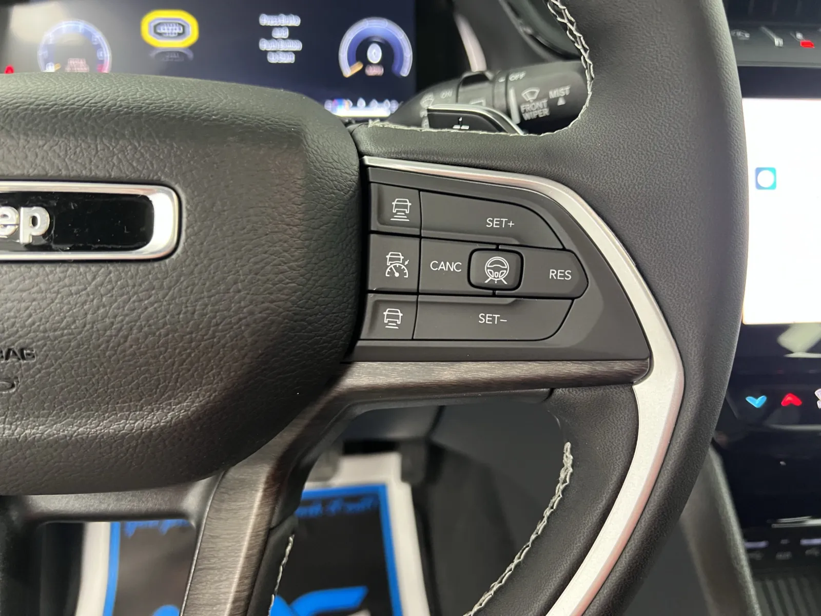 Jeep Grand Cherokee photo 26