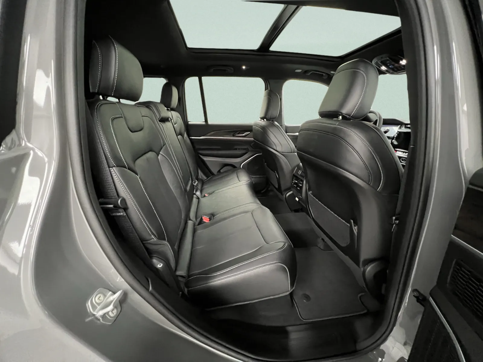 Jeep Grand Cherokee photo 37