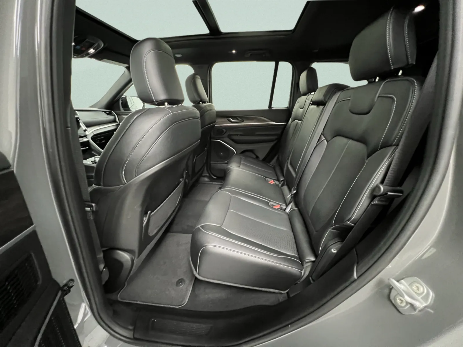 Jeep Grand Cherokee photo 31