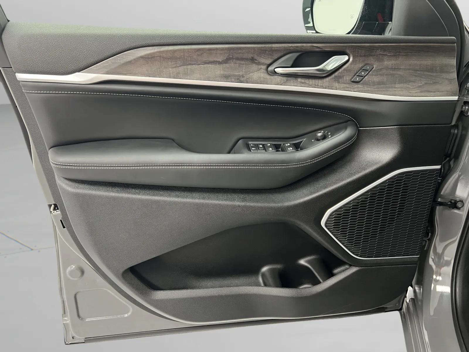 Jeep Grand Cherokee photo 15