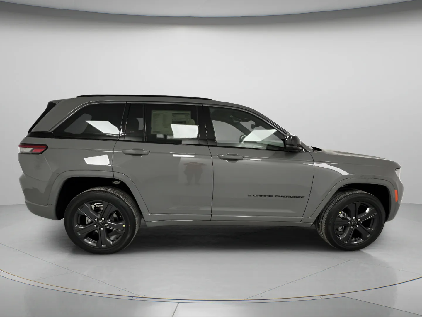 Jeep Grand Cherokee photo 9