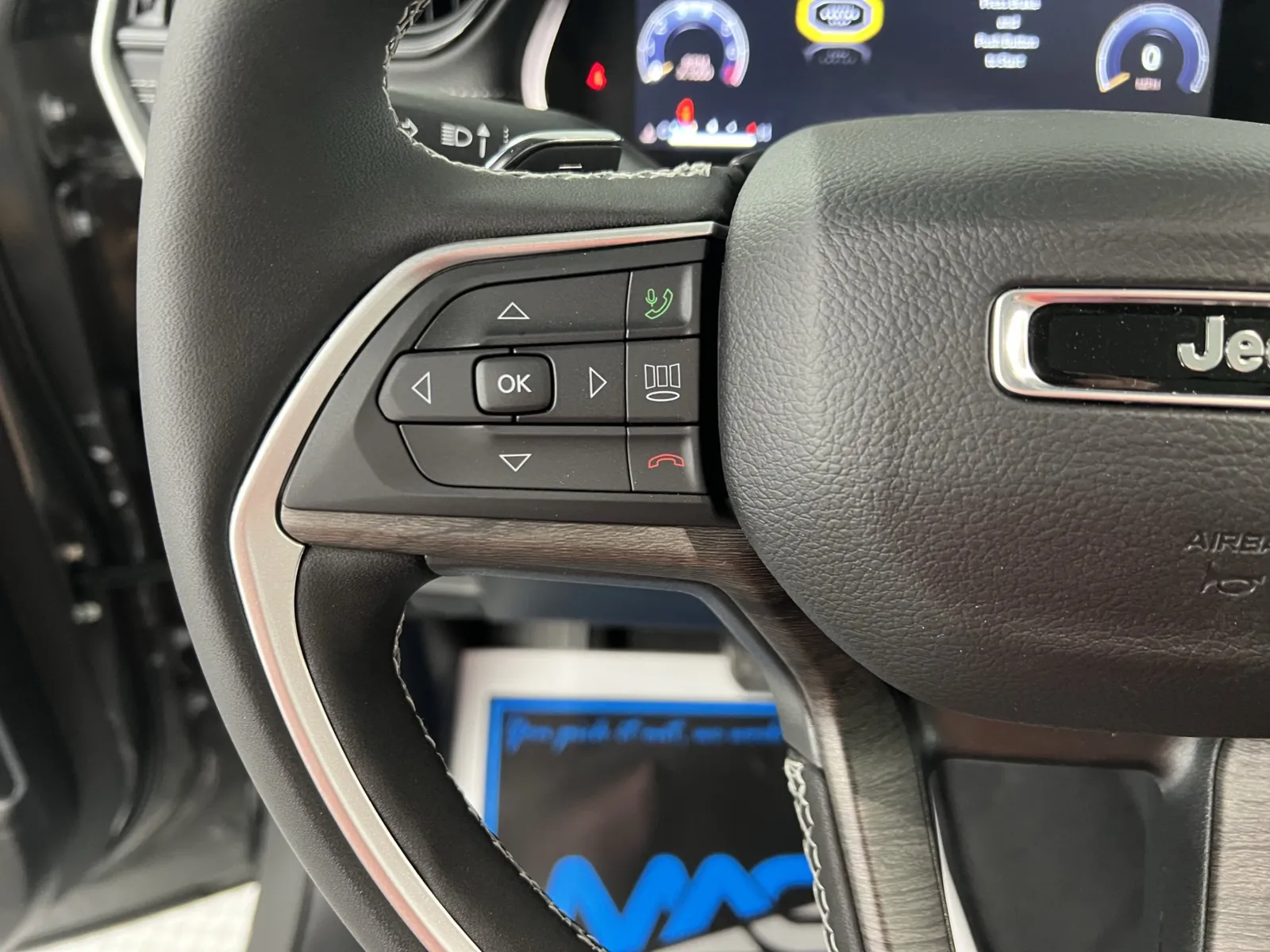 Jeep Grand Cherokee photo 25