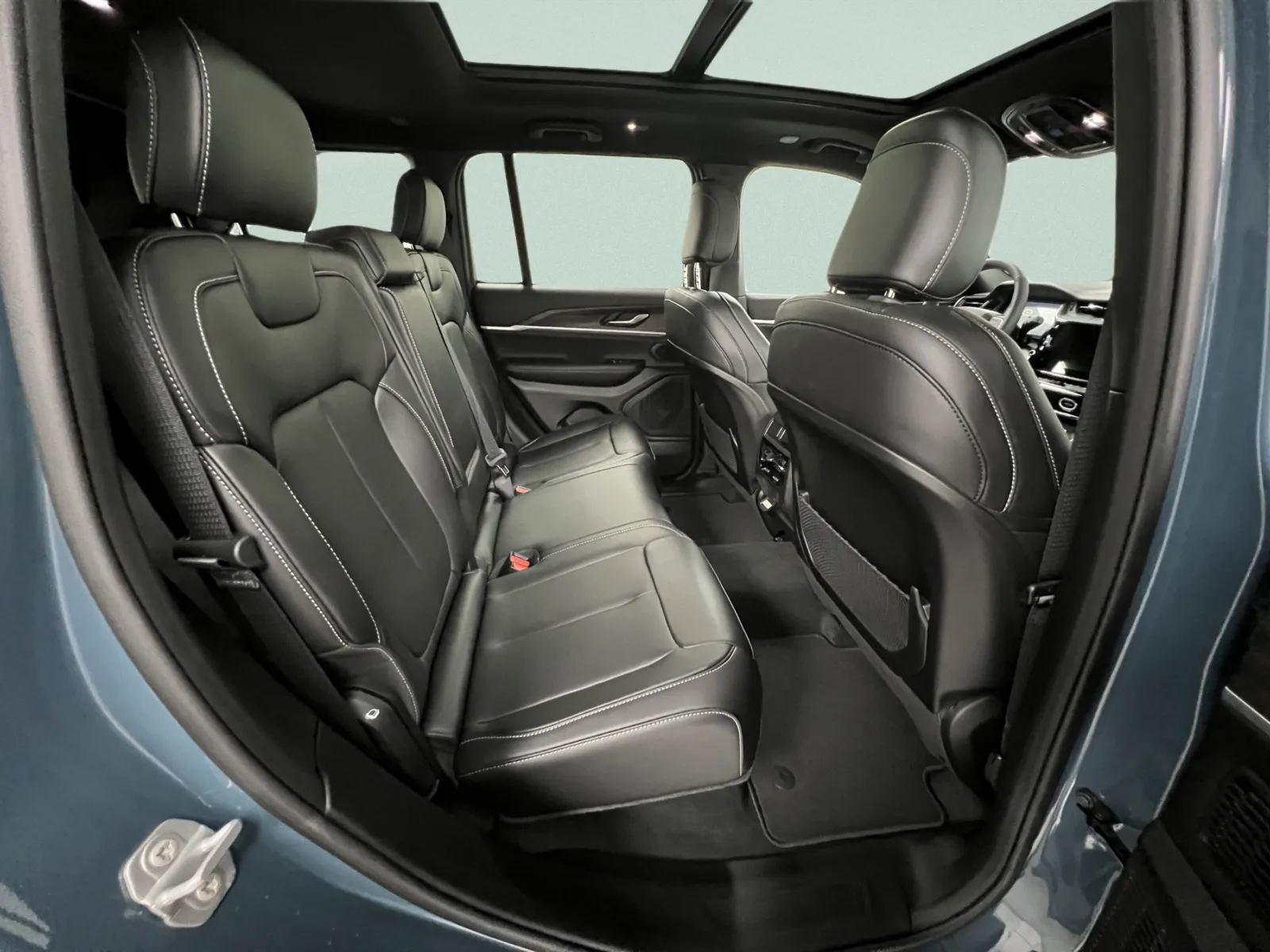 Jeep Grand Cherokee photo 35