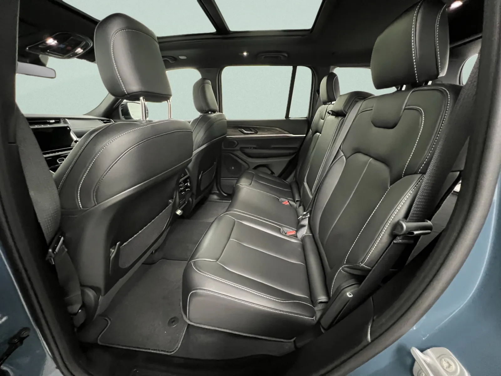Jeep Grand Cherokee photo 30
