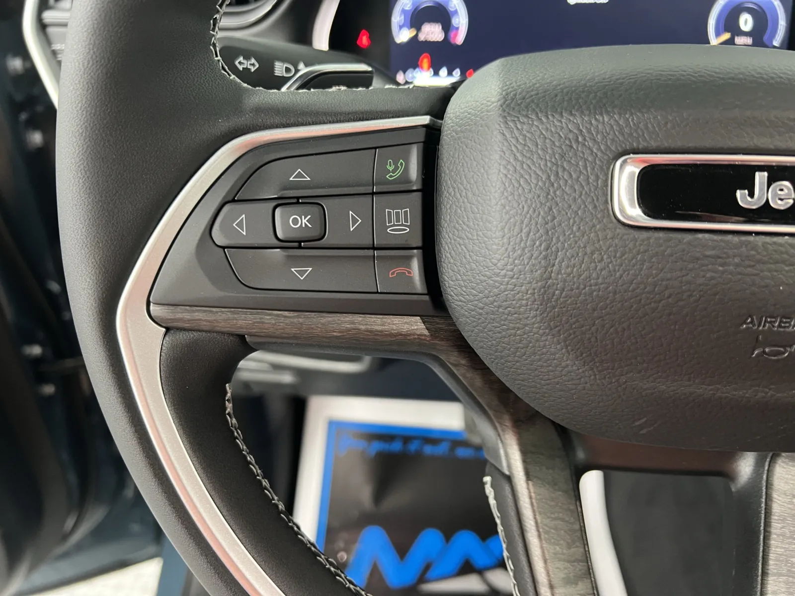 Jeep Grand Cherokee photo 22