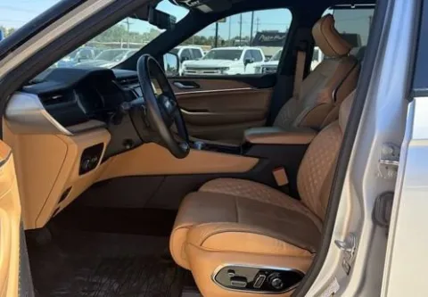 More photos of 2021 Jeep Grand Cherokee L Summit Reserve at MAG CDJR, MO