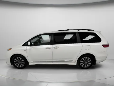 More photos of 2019 Toyota Sienna XLE at MAG CDJR, MO