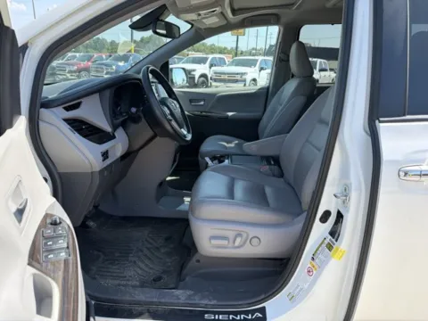 More photos of 2019 Toyota Sienna XLE at MAG CDJR, MO