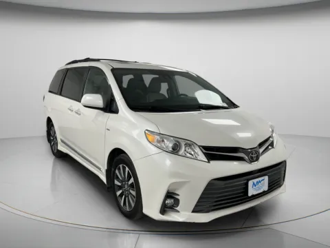 Photos of 2019 Toyota Sienna XLE for sale in Chillicothe, MO at MAG CDJR