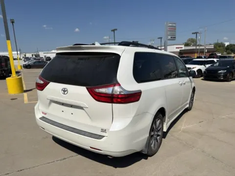 More photos of 2019 Toyota Sienna XLE at MAG CDJR, MO