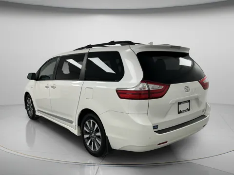 More photos of 2019 Toyota Sienna XLE at MAG CDJR, MO