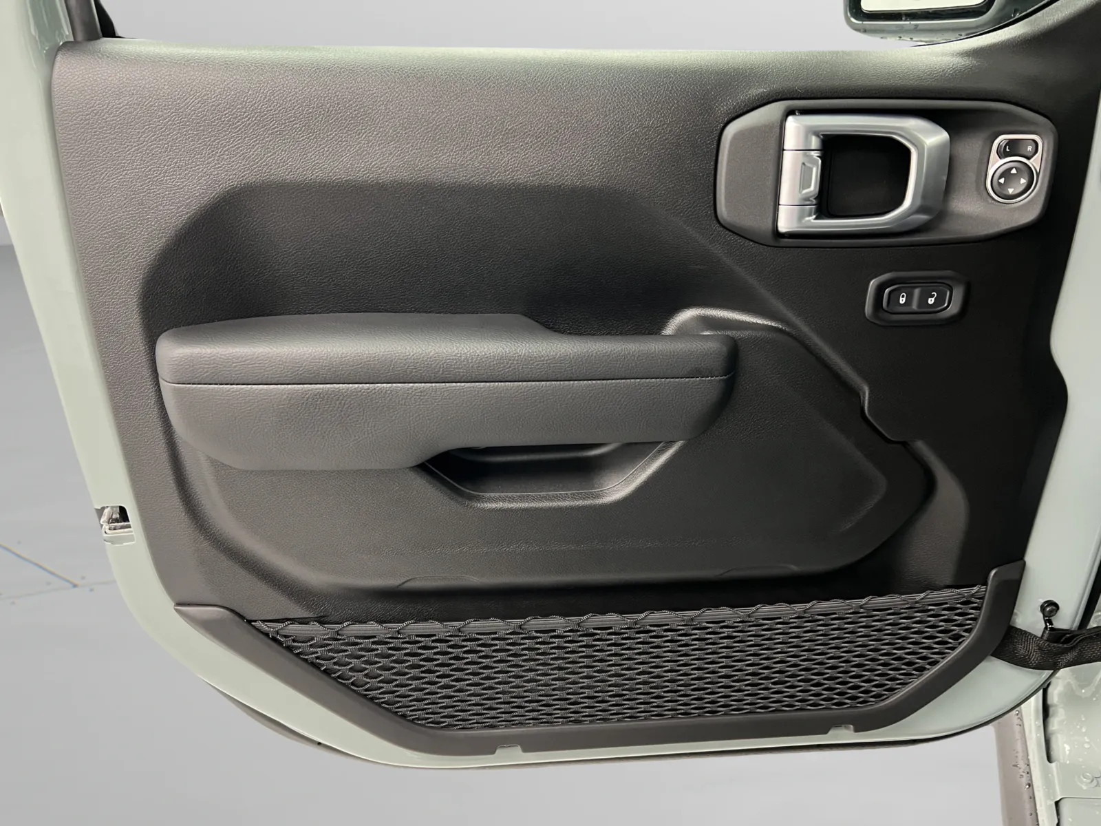 Jeep Wrangler photo 14