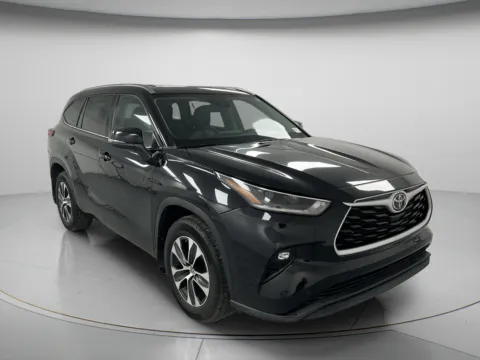 Black 2021 Toyota Highlander XLE for sale in Chillicothe, MO