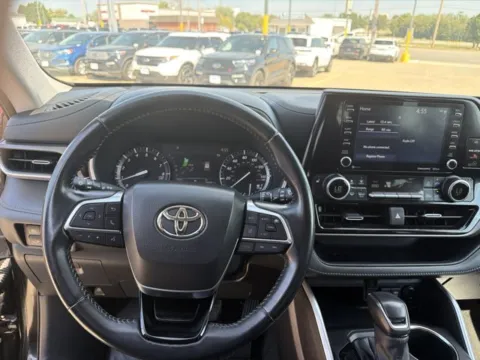 Another view of 2021 Toyota Highlander XLE for sale in Chillicothe, MO at MAG CDJR