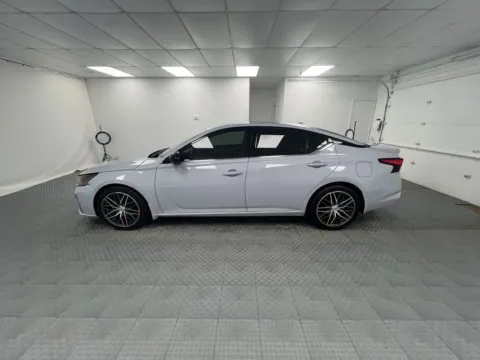 More photos of 2023 Nissan Altima 2.0 SR at MAG CDJR, MO