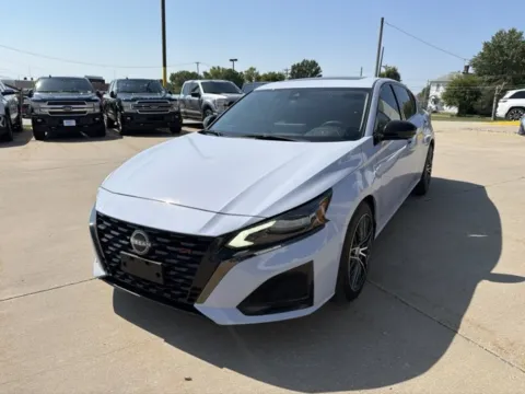 Photos of 2023 Nissan Altima 2.0 SR for sale in Chillicothe, MO at MAG CDJR