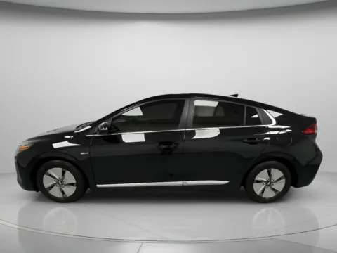 More photos of 2020 Hyundai Ioniq Hybrid SE at MAG CDJR, MO
