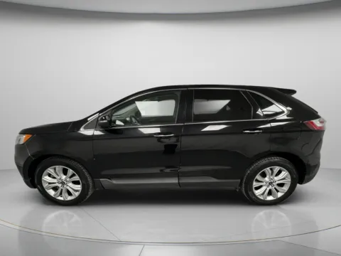 More photos of 2022 Ford Edge Titanium at MAG CDJR, MO