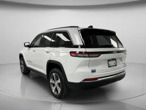 More photos of 2023 Jeep Grand Cherokee Limited at MAG CDJR, MO