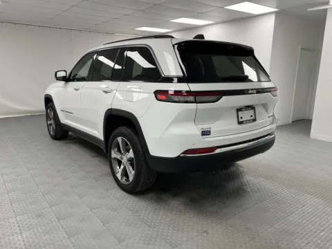 More photos of 2023 Jeep Grand Cherokee Limited at MAG CDJR, MO