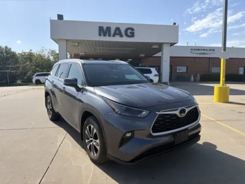 Green 2024 Toyota Highlander XLE for sale in Chillicothe, MO