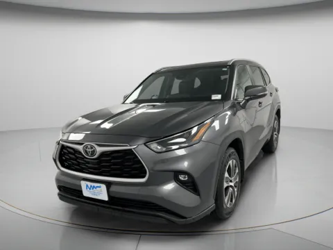 Another view of 2024 Toyota Highlander XLE for sale in Chillicothe, MO at MAG CDJR