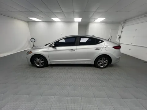 More photos of 2017 Hyundai Elantra SE at MAG CDJR, MO