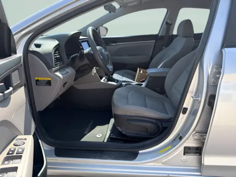 More photos of 2017 Hyundai Elantra SE at MAG CDJR, MO