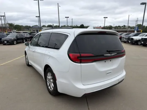 More photos of 2022 Chrysler Pacifica Touring L at MAG CDJR, MO