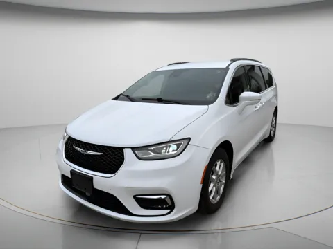 Photos of 2022 Chrysler Pacifica Touring L for sale in Chillicothe, MO at MAG CDJR