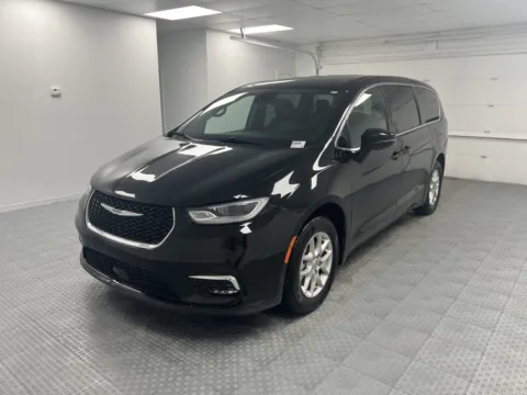 Another view of 2025 Chrysler Pacifica Select for sale in Chillicothe, MO at MAG CDJR
