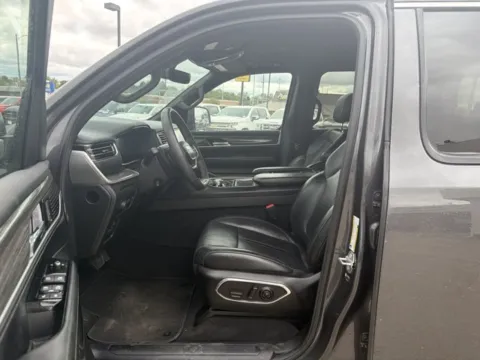 More photos of 2022 Jeep Wagoneer Series II at MAG CDJR, MO