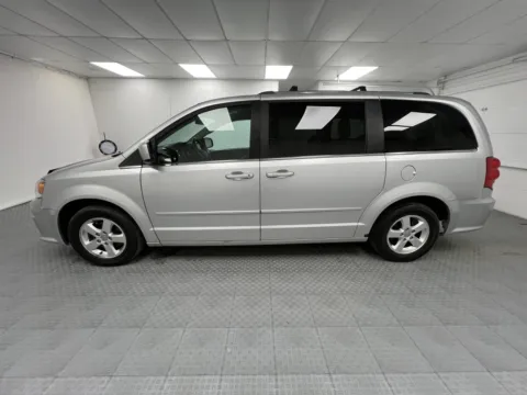 More photos of 2011 Dodge Grand Caravan Crew at MAG CDJR, MO