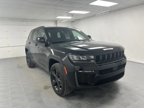 Black 2027 Jeep Grand Cherokee Limited for sale in Chillicothe, MO