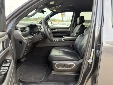 More photos of 2024 Jeep Wagoneer Series III at MAG CDJR, MO