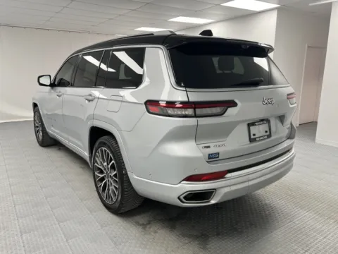 More photos of 2021 Jeep Grand Cherokee L Summit Reserve at MAG CDJR, MO
