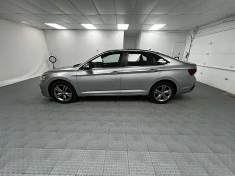 More photos of 2024 Volkswagen Jetta SE at MAG CDJR, MO
