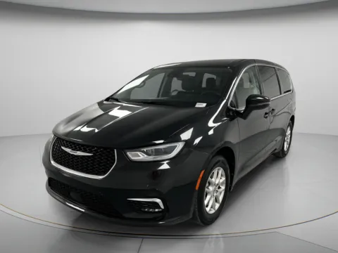 More photos of 2023 Chrysler Pacifica Touring L at MAG CDJR, MO