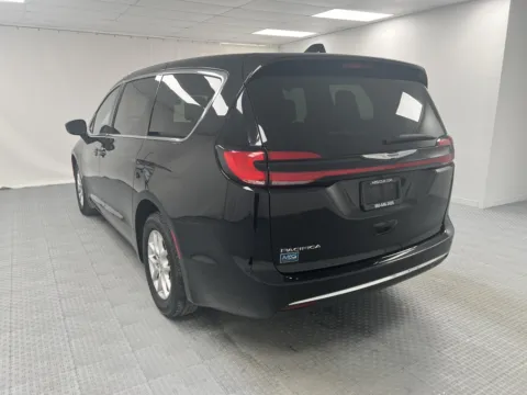More photos of 2025 Chrysler Pacifica Select at MAG CDJR, MO
