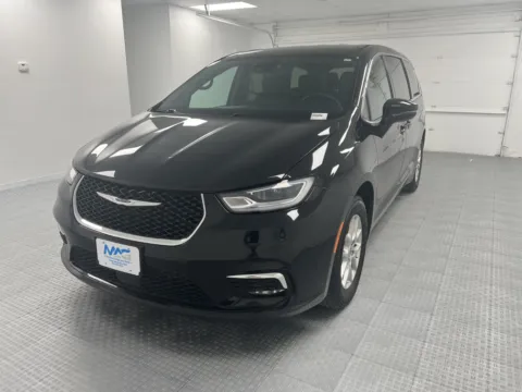 Another view of 2025 Chrysler Pacifica Select for sale in Chillicothe, MO at MAG CDJR