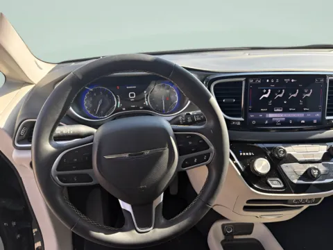More photos of 2019 Jeep Cherokee High Altitude at MAG CDJR, MO
