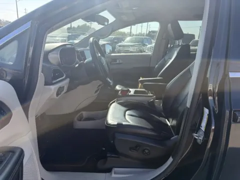 More photos of 2023 Chrysler Pacifica Touring L at MAG CDJR, MO