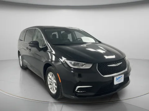 Photos of 2023 Chrysler Pacifica Touring L for sale in Chillicothe, MO at MAG CDJR