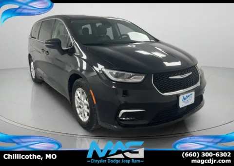 Black 2023 Chrysler Pacifica Touring L for sale in Chillicothe, MO