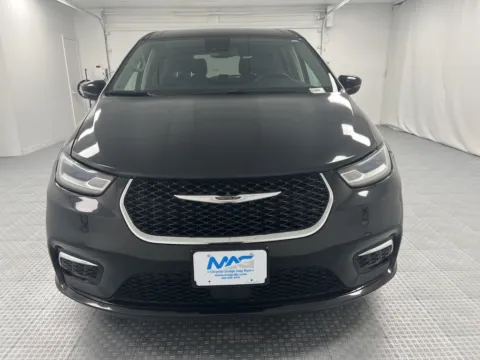 Photos of 2023 Chrysler Pacifica Touring L for sale in Chillicothe, MO at MAG CDJR