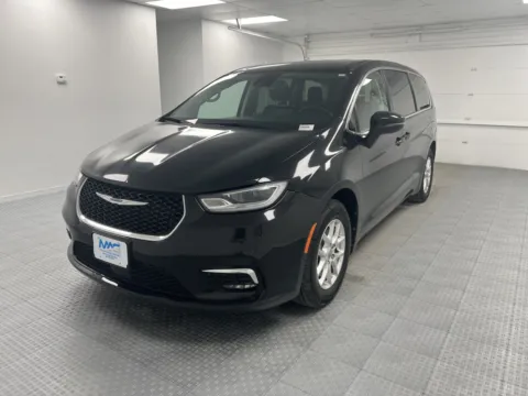 Another view of 2023 Chrysler Pacifica Touring L for sale in Chillicothe, MO at MAG CDJR