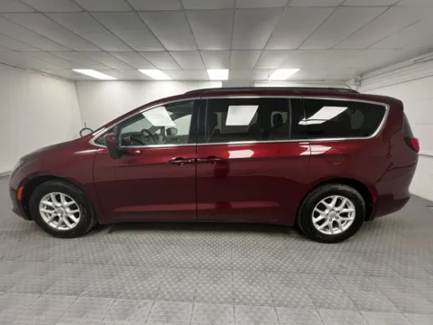 More photos of 2020 Chrysler Voyager LXI at MAG CDJR, MO