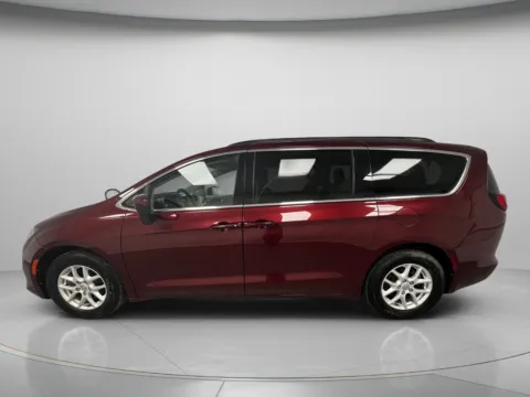More photos of 2020 Chrysler Voyager LXI at MAG CDJR, MO